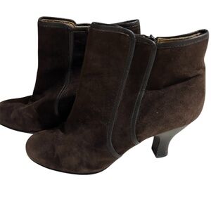 Softt Women's Suede Leather Brown Ankle Boots Zip Side EUC